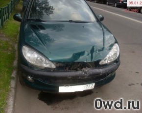 Битый автомобиль Peugeot 206