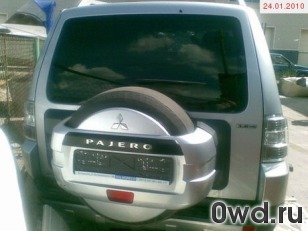 Битый автомобиль Mitsubishi Pajero