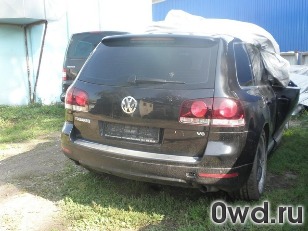 Битый автомобиль Volkswagen Touareg