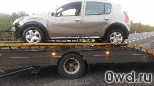 Битый автомобиль Renault Sandero
