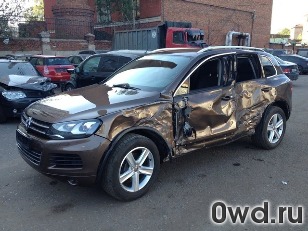 Битый автомобиль Volkswagen Touareg