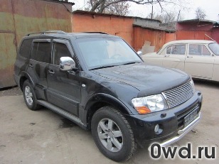 Битый автомобиль Mitsubishi Pajero