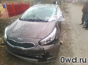 Битый автомобиль Kia Cee'd