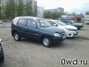 Битый автомобиль Chevrolet Niva