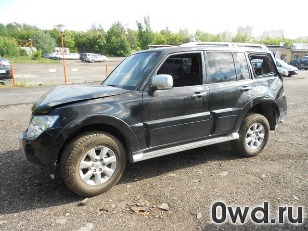 Битый автомобиль Mitsubishi Pajero