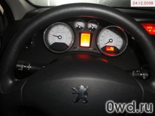 Битый автомобиль Peugeot 308