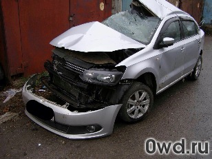 Битый автомобиль Volkswagen Polo