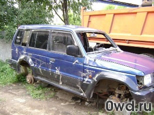 Битый автомобиль Mitsubishi Pajero