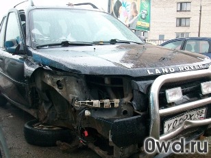 Битый автомобиль Land Rover Freelander