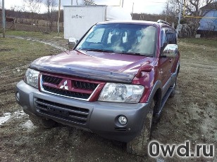 Битый автомобиль Mitsubishi Pajero