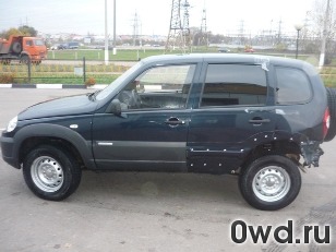 Битый автомобиль Chevrolet Niva