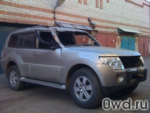 Битый автомобиль Mitsubishi Pajero