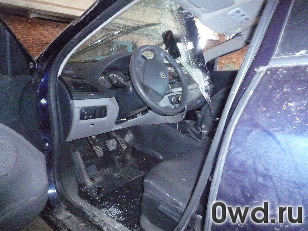 Битый автомобиль Renault Fluence