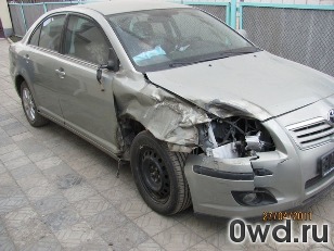 Битый автомобиль Toyota Avensis