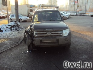 Битый автомобиль Mitsubishi Pajero