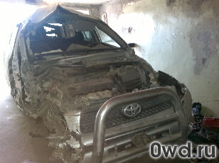 Битый автомобиль Toyota RAV4