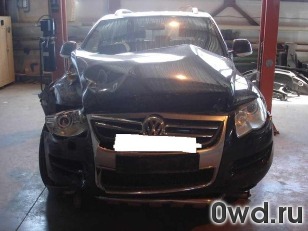 Битый автомобиль Volkswagen Touareg