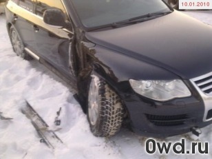 Битый автомобиль Volkswagen Touareg