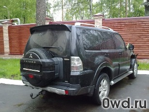 Битый автомобиль Mitsubishi Pajero