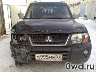 Битый автомобиль Mitsubishi Pajero