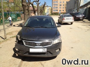 Битый автомобиль Kia Cee'd