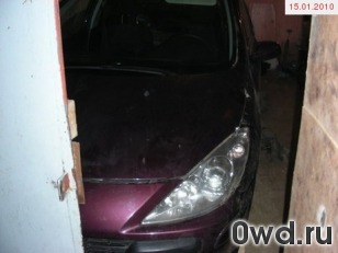 Битый автомобиль Peugeot 307