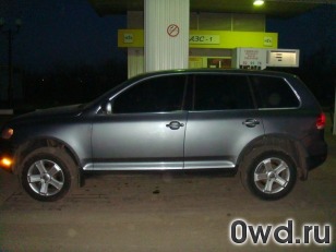 Битый автомобиль Volkswagen Touareg