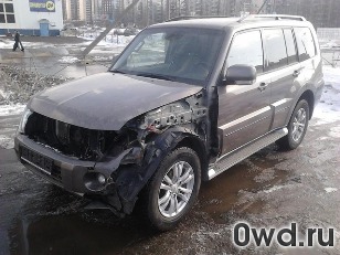 Битый автомобиль Mitsubishi Pajero