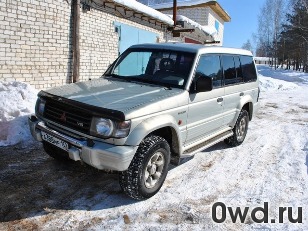 Битый автомобиль Mitsubishi Pajero