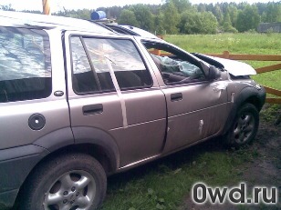 Битый автомобиль Land Rover Freelander