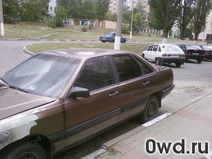 Битый автомобиль Audi 100