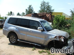 Битый автомобиль Mitsubishi Pajero