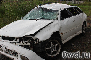 Битый автомобиль Toyota Caldina Van
