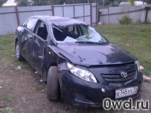 Битый автомобиль Toyota Corolla