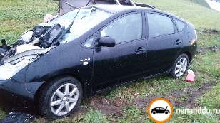 Битый автомобиль Toyota Prius