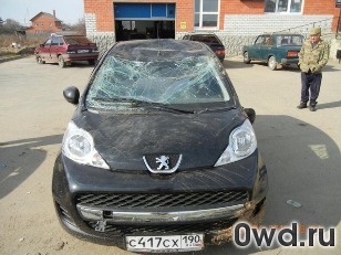 Битый автомобиль Peugeot 107