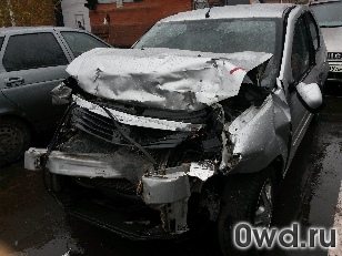 Битый автомобиль Renault Logan