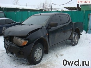 Битый автомобиль Mitsubishi L 200