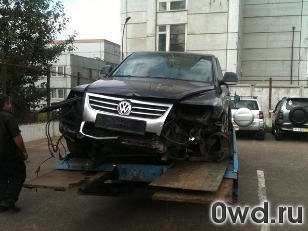 Битый автомобиль Volkswagen Touareg