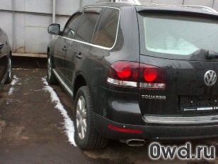 Битый автомобиль Volkswagen Touareg