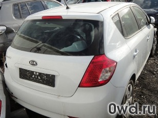 Битый автомобиль Kia Cee'd