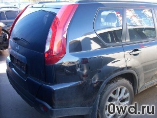 Битый автомобиль Nissan X-Trail