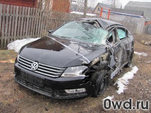Битый автомобиль Volkswagen Passat