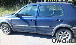Битый автомобиль Volkswagen Golf