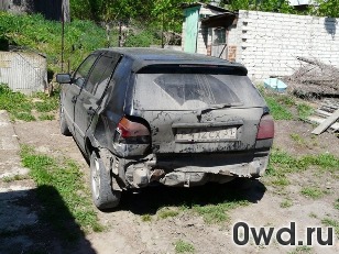 Битый автомобиль Volkswagen Golf