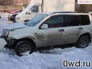 Битый автомобиль Nissan X-Trail