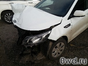 Битый автомобиль Kia Rio