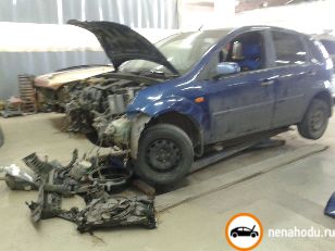 Битый автомобиль Ford Fiesta