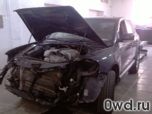 Битый автомобиль Volkswagen Touareg