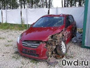 Битый автомобиль Kia Cee'd